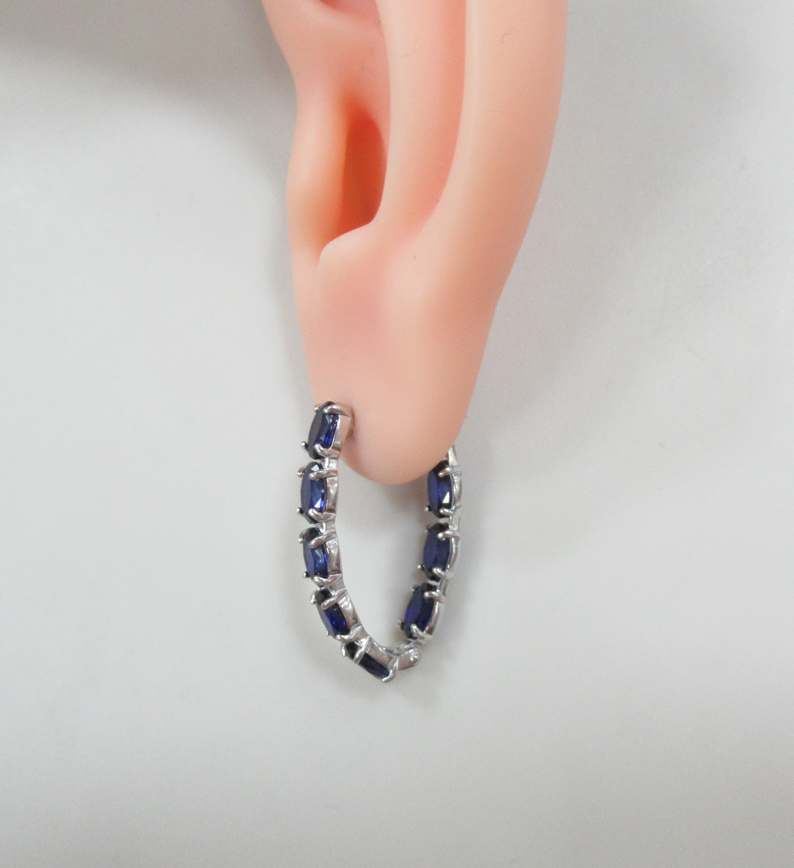 Серебряные серьги с корундами